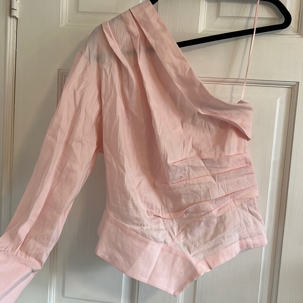 One shoulder top